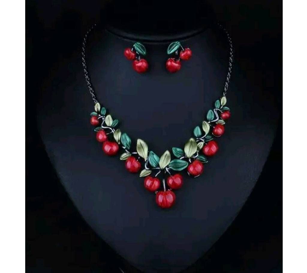 Red cherry jewelary set with earring.