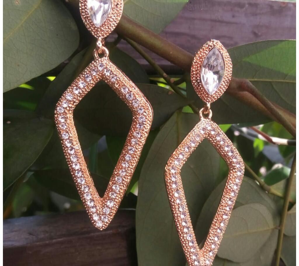 beautiful stone gold pleated earring