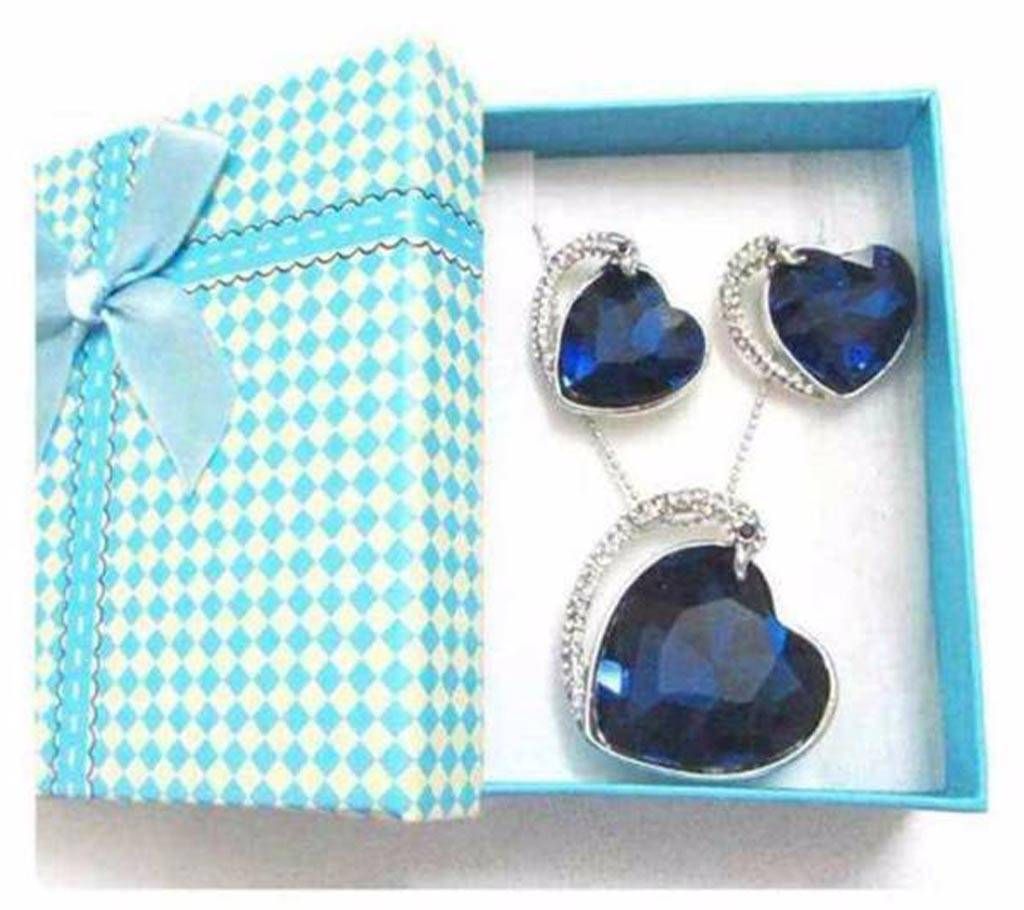 Heart Shape Stone Setting Pendant Set