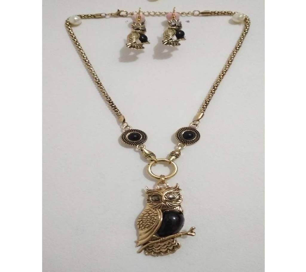 Hotum Pecha Pendant with Earrings