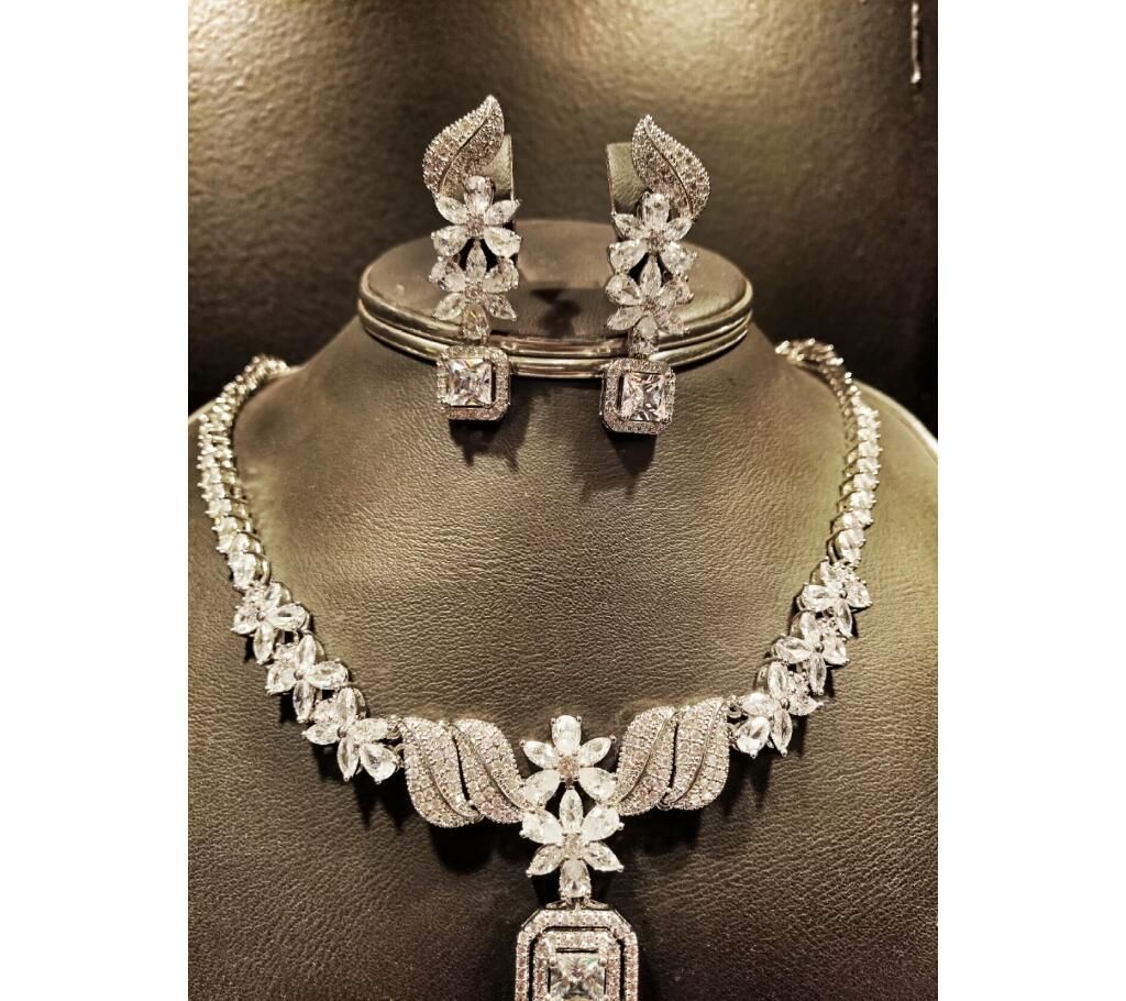 Diamond cut white necklace