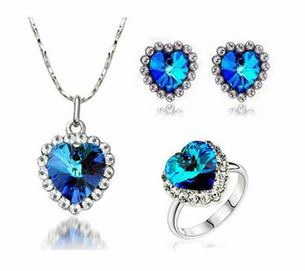 Heart shaped silver plated crystal and metal pendant with finger ring and ear ring 