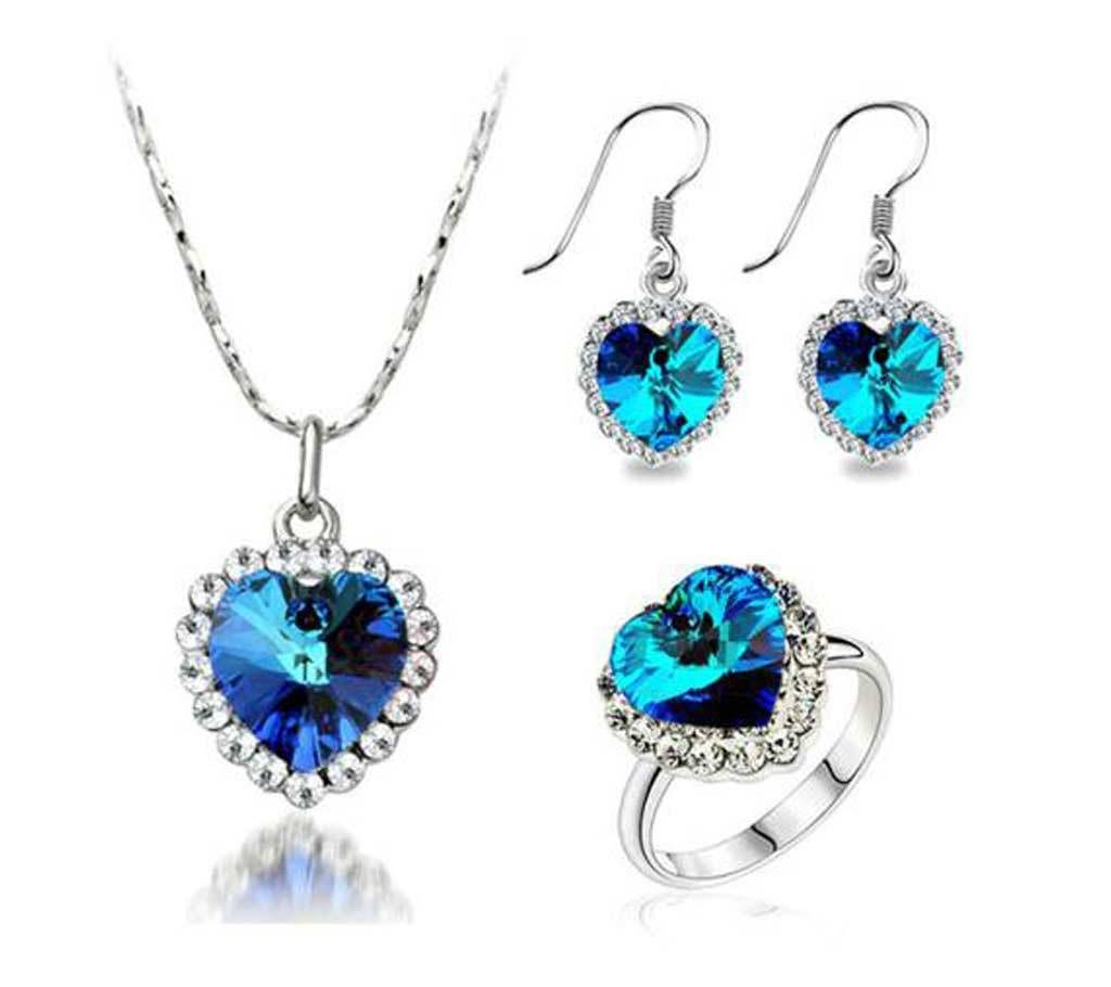 Titanic blue heart shaped pendant set