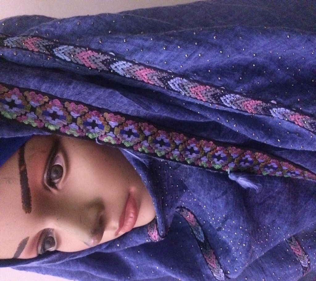 Cotton maxi hijab with metal stud and lace work