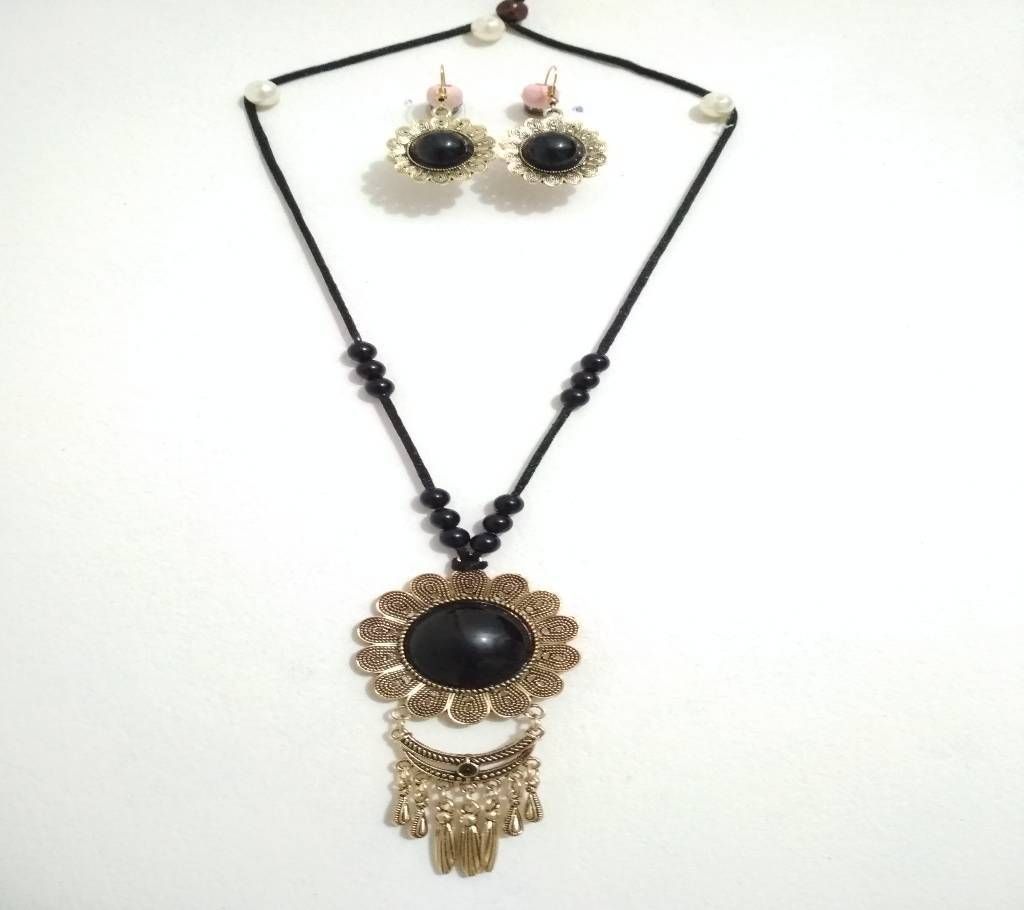 Surjomukhi Pendant with Earrings
