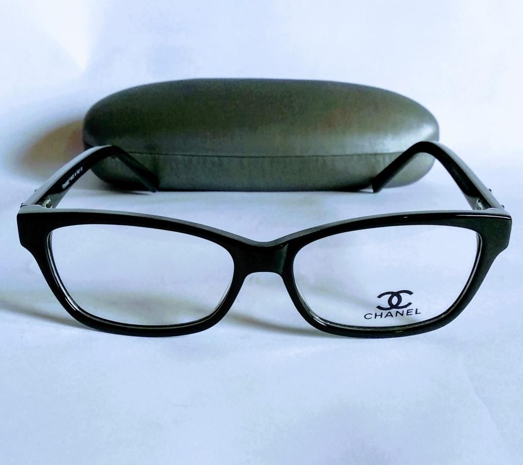 CHANEL shall frame