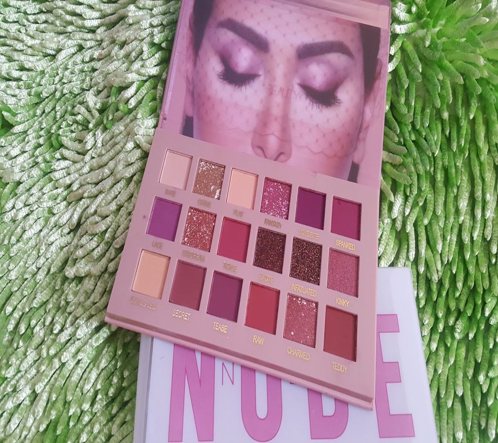 Huda beauty Nude shadow pallate
