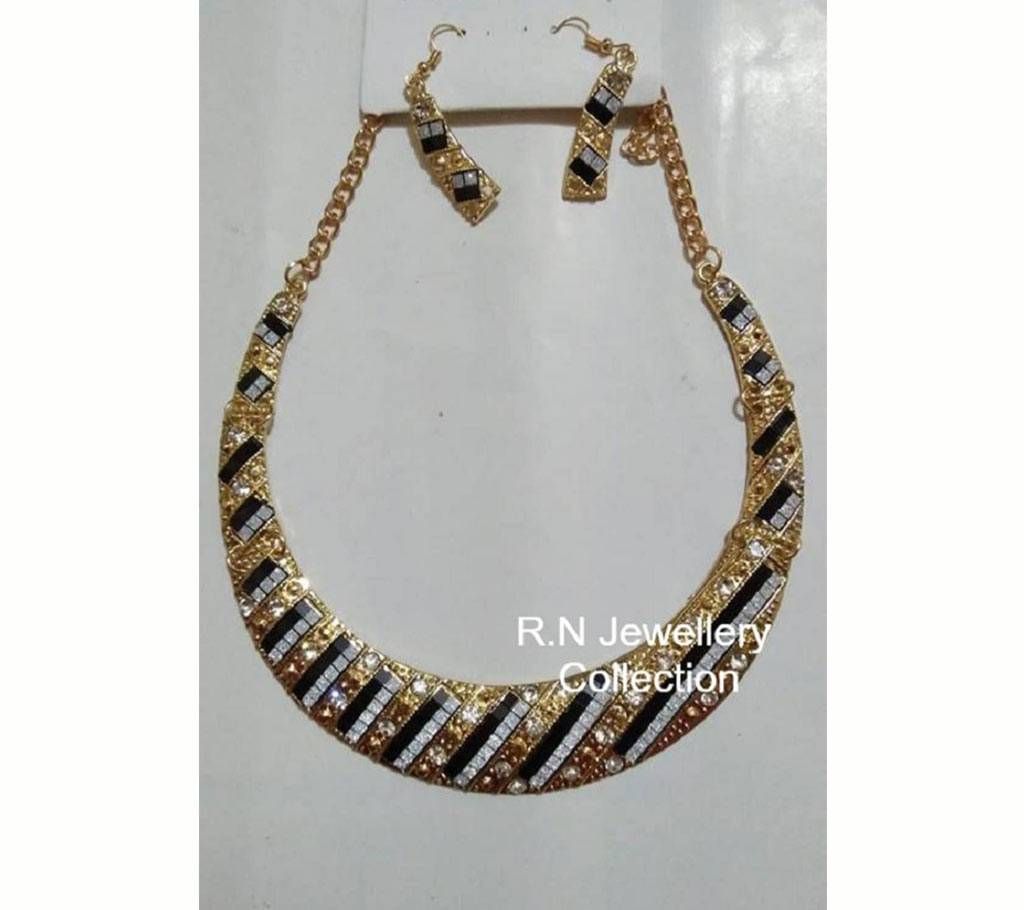 Gold plated necklaces set