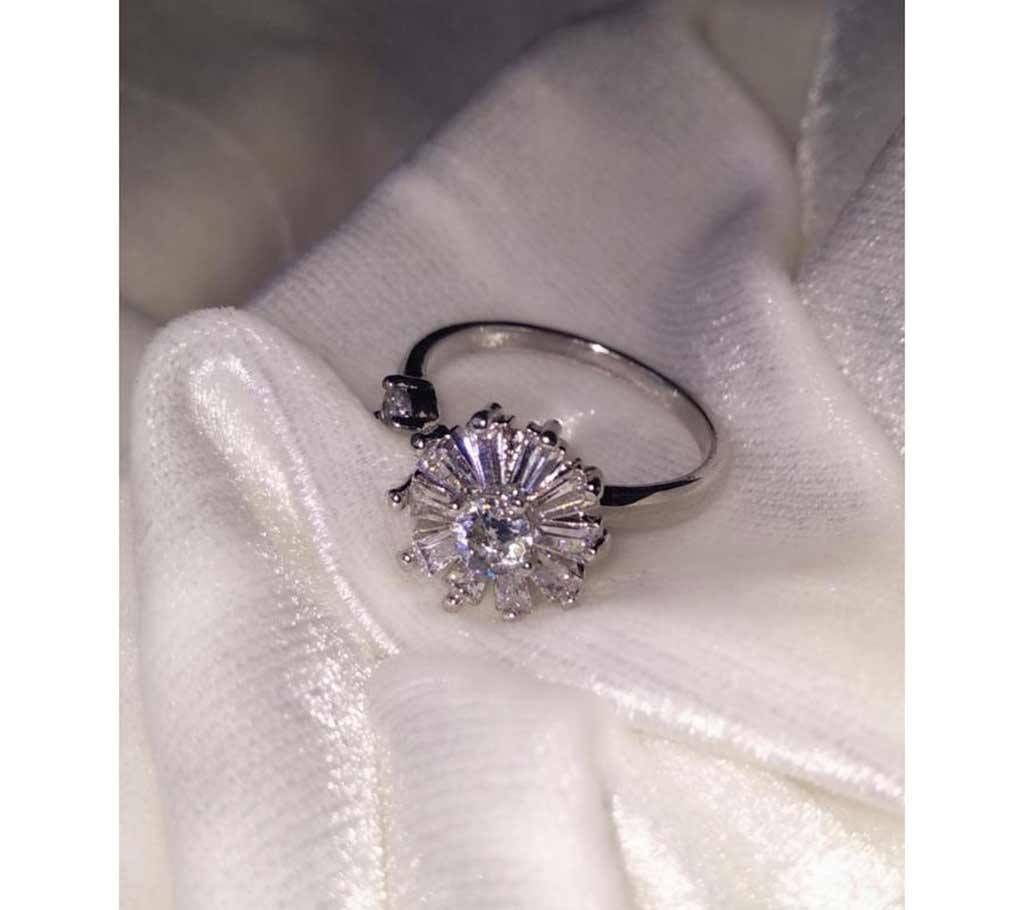 Silver Plated Moveing Stone Finger Ring