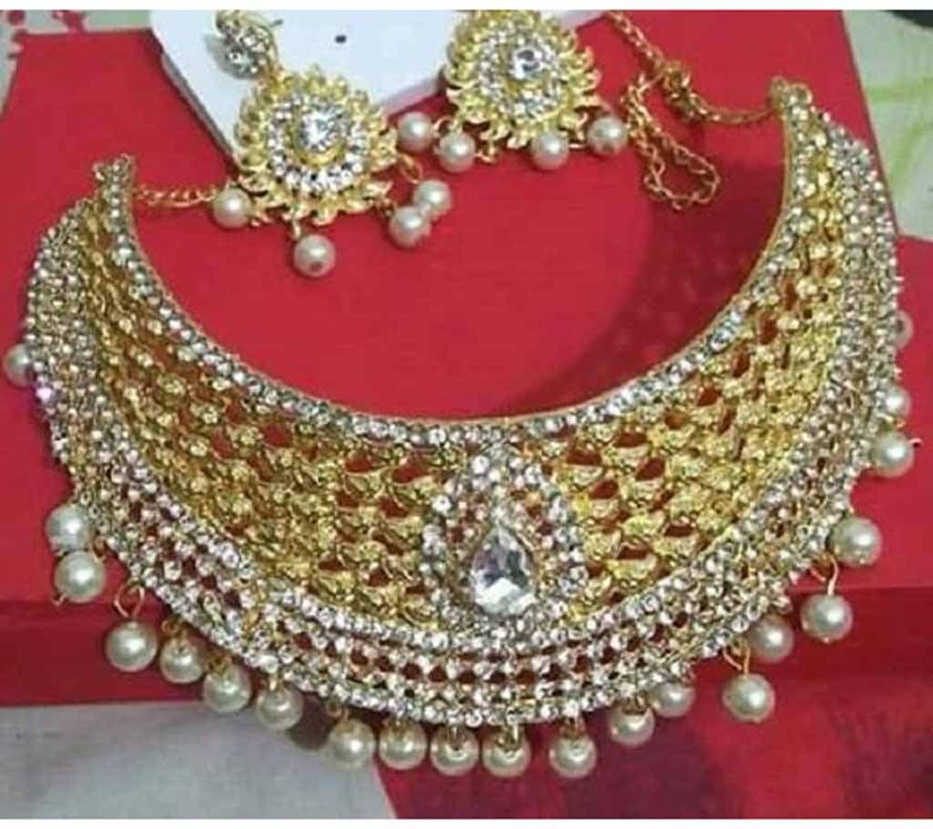 Ladies stone setting necklace 