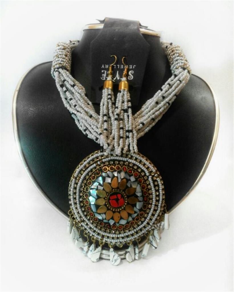 Antique Design Beads and Alloy Necklace Set