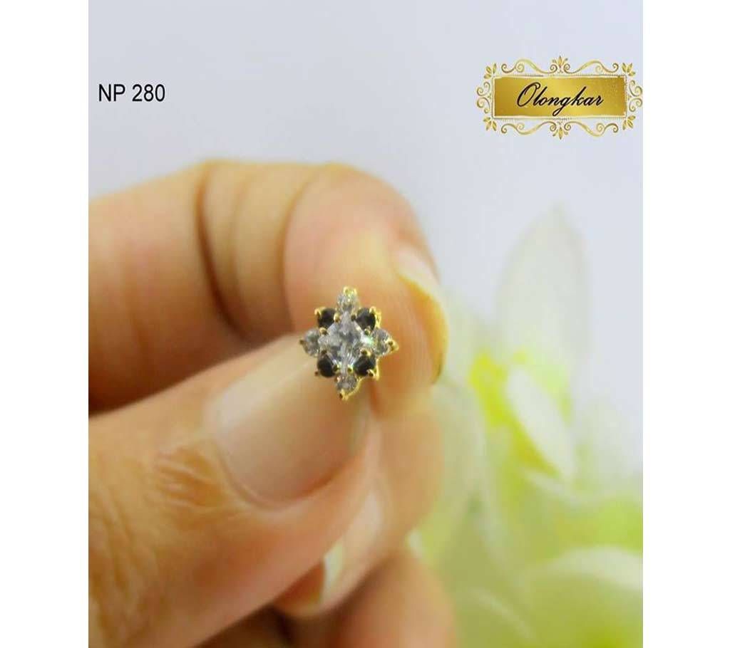18K Square Shape Nose pin