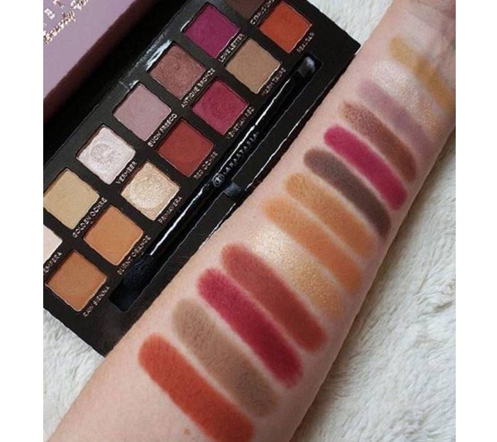 MODERN RENAISSANCE EYE SHADOW PALETTE-UK