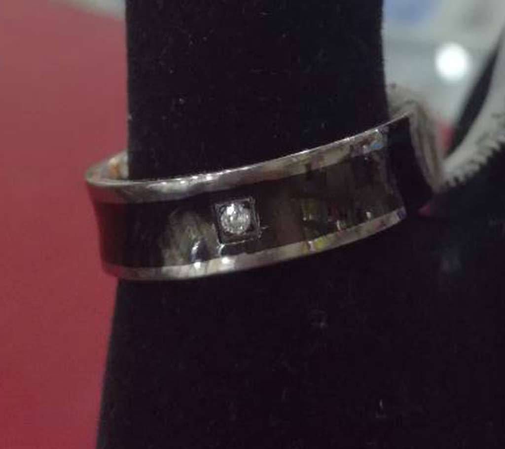 Ladies stone setting finger ring 