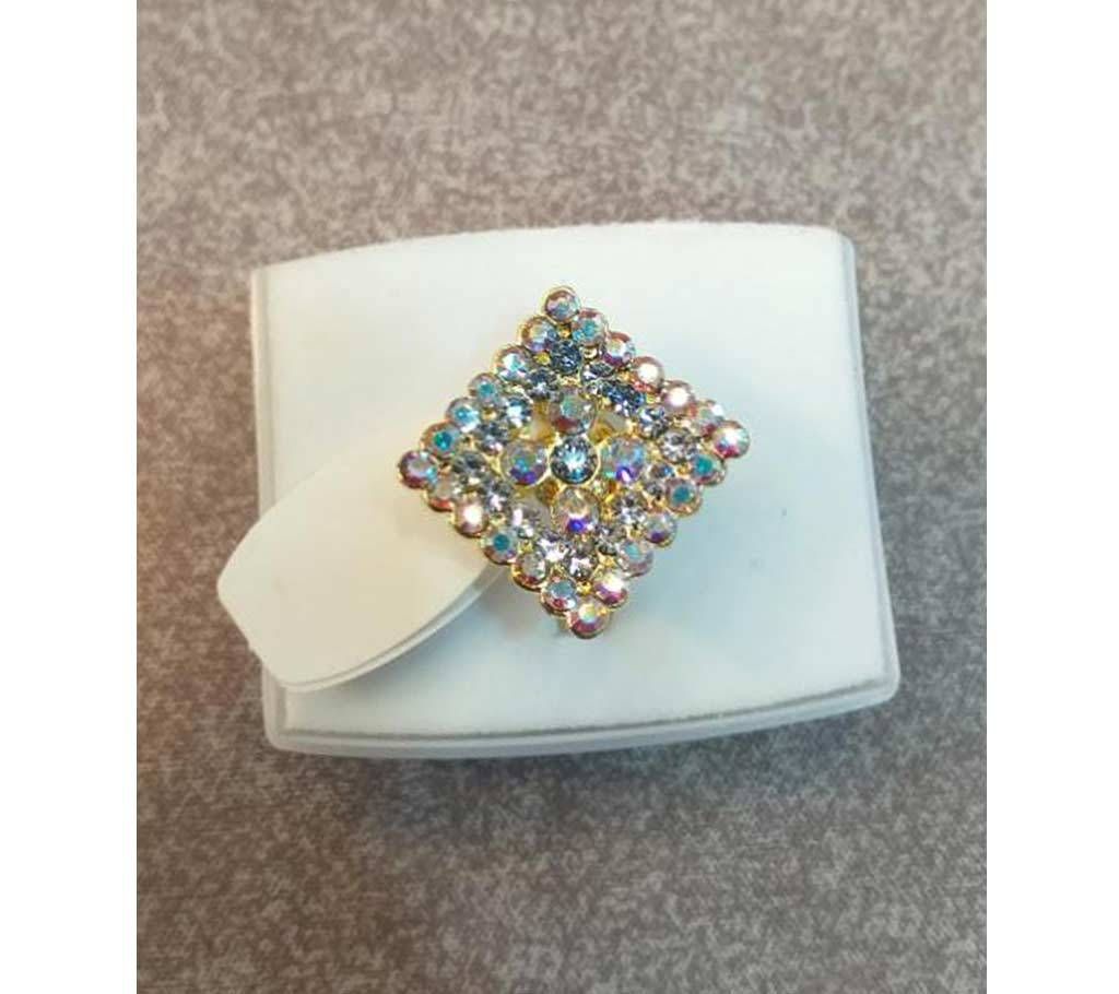 finger ring white