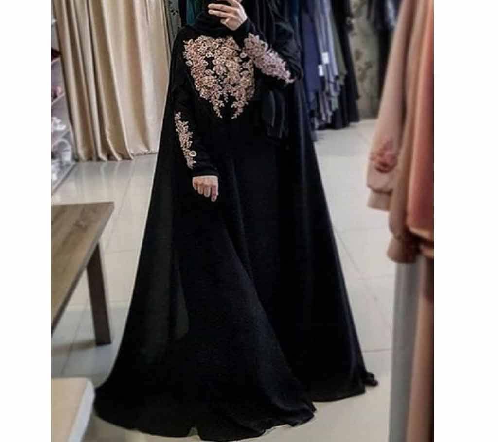 woman"s abaya