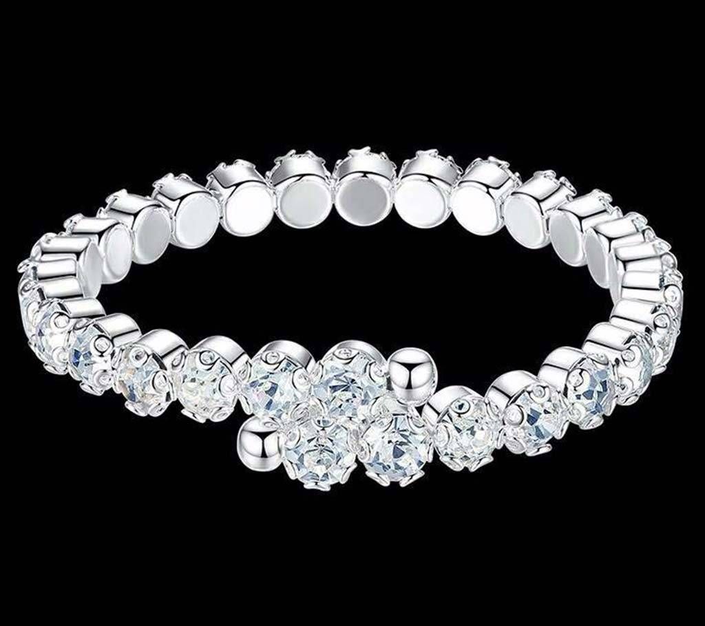 Ladies stone setting bracelet 