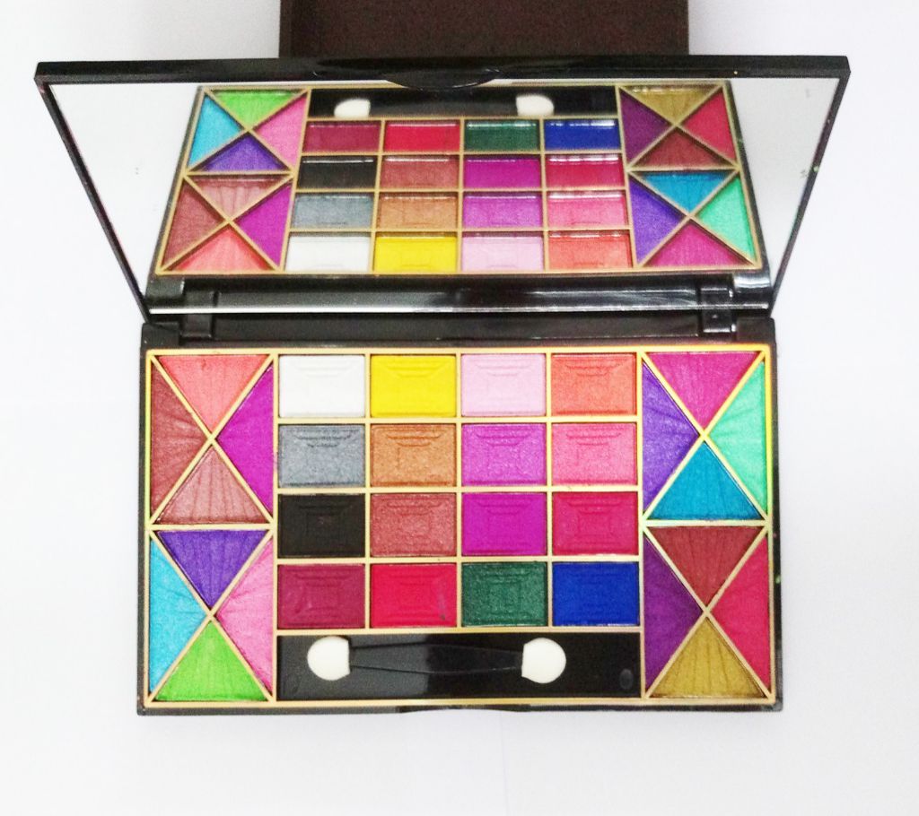 Kiss Touch Magic 32 Color Kit Eye shadow
