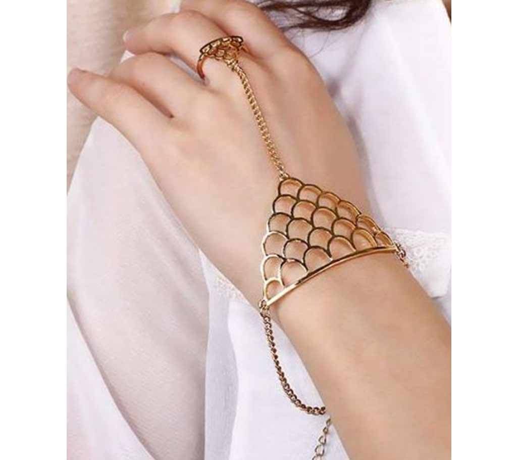 Hand chain golden with finger ring