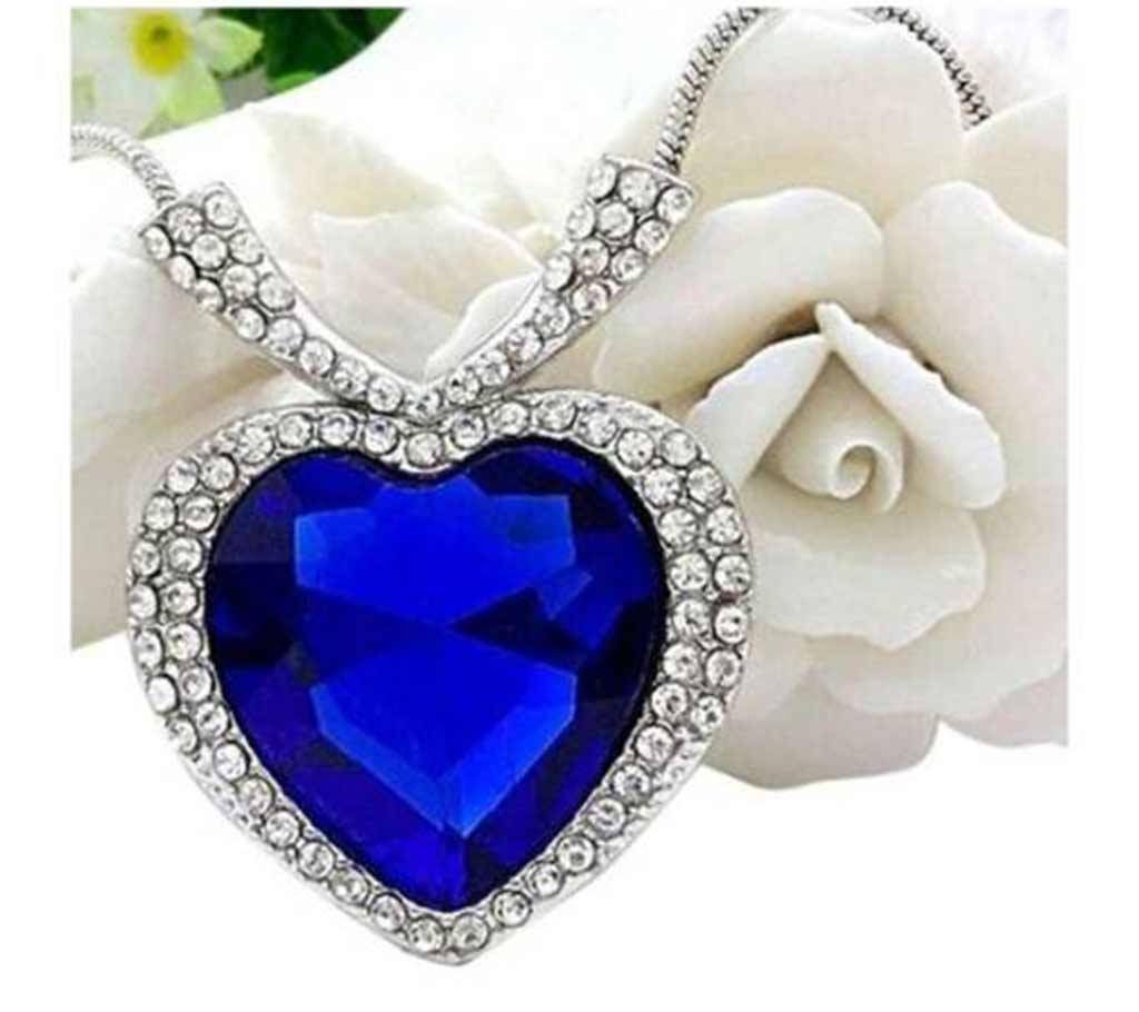 Titanic shaped ladies pendant 