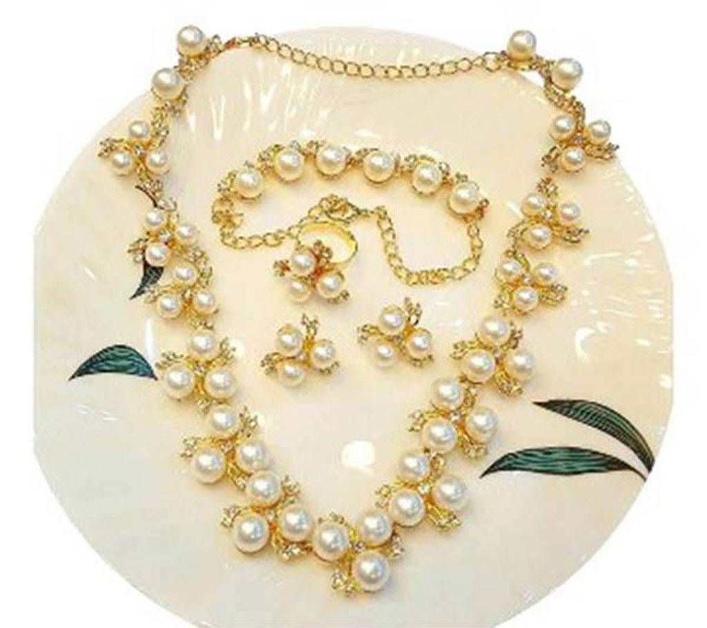 Pearl Necklace With Matching  Earring 