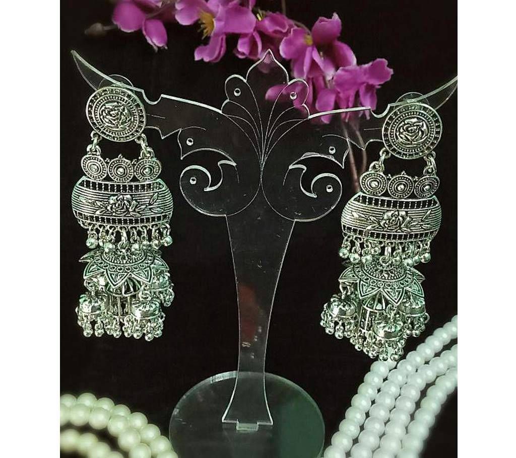 Antic Metal Silver earring