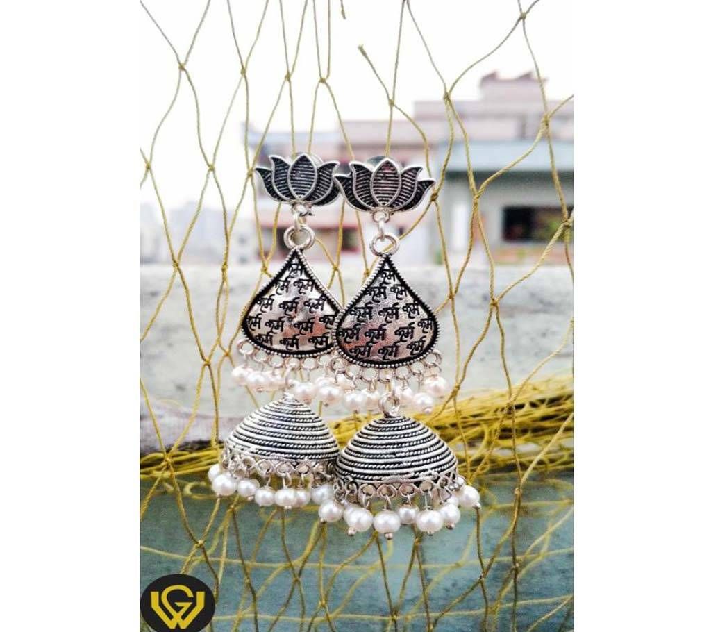 Lotus bell earring white