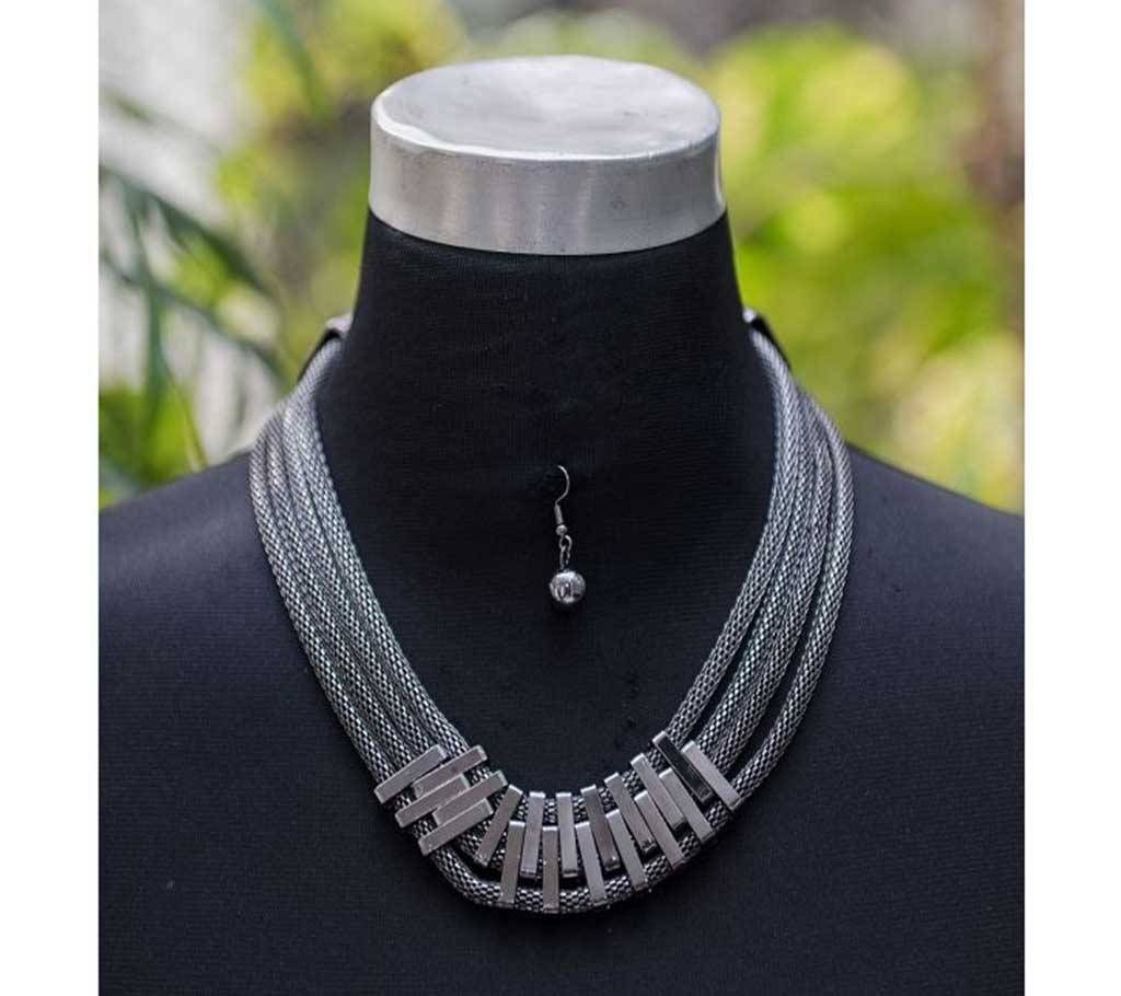 Gorgeous Dark Silver Round Shape Chain Small Rectangle Locket with Earring (C-SU444)