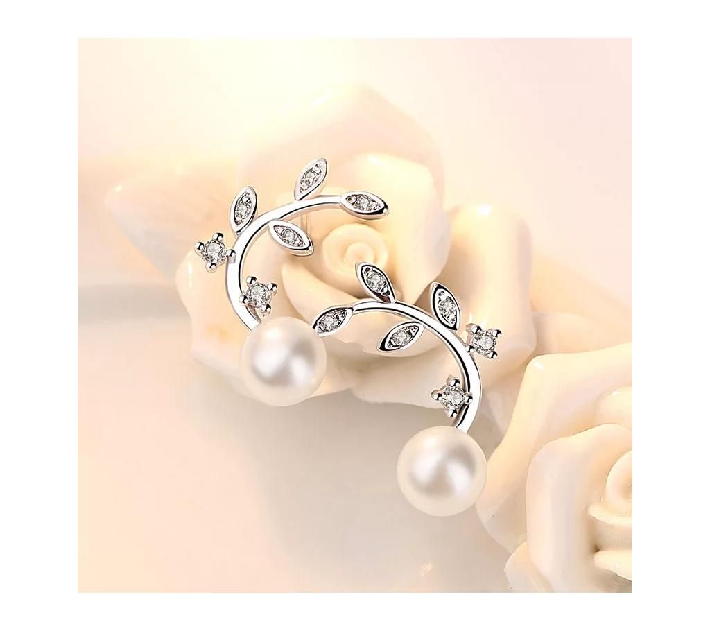 Luxury Simulated Pearl stud earring