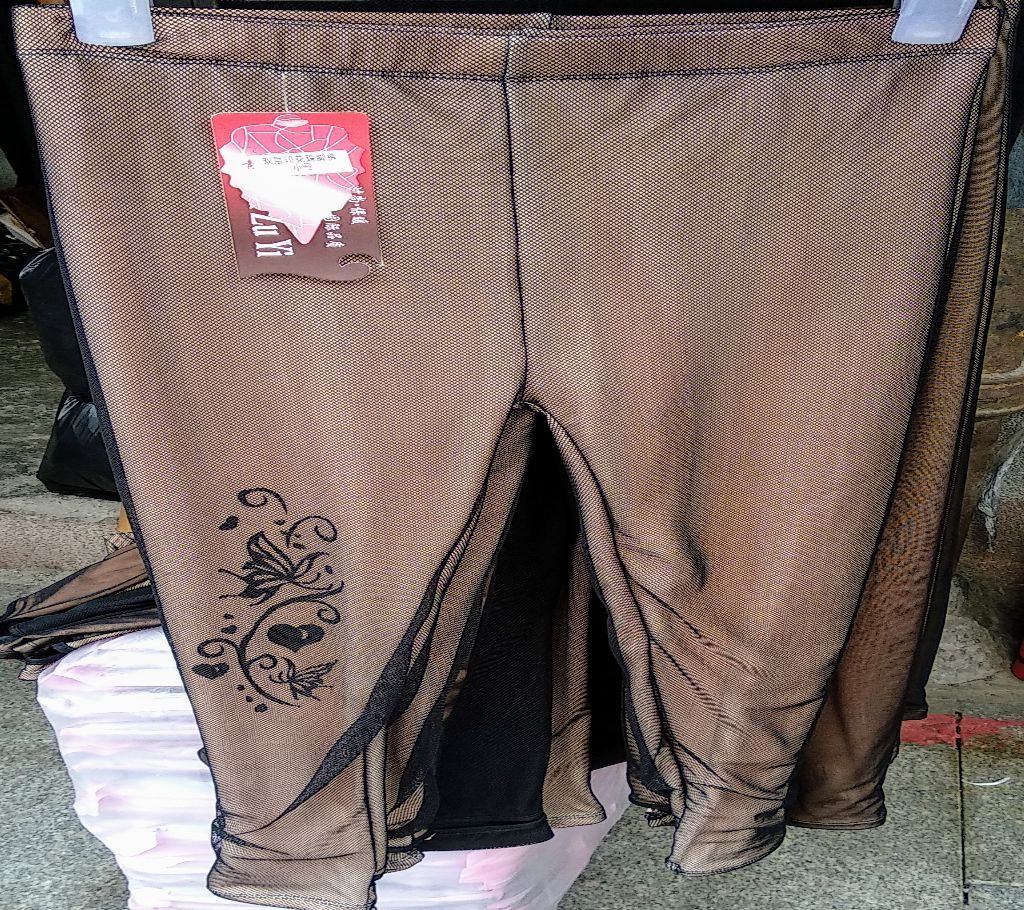 Tow layered upper net layered laggings for women .