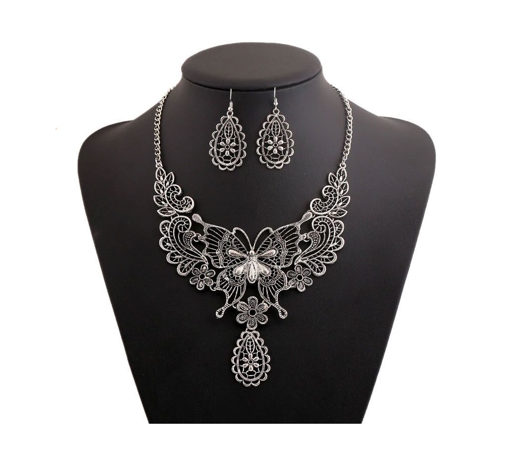 Vintage Hollow Butterfly Choker Statement Necklace Silver