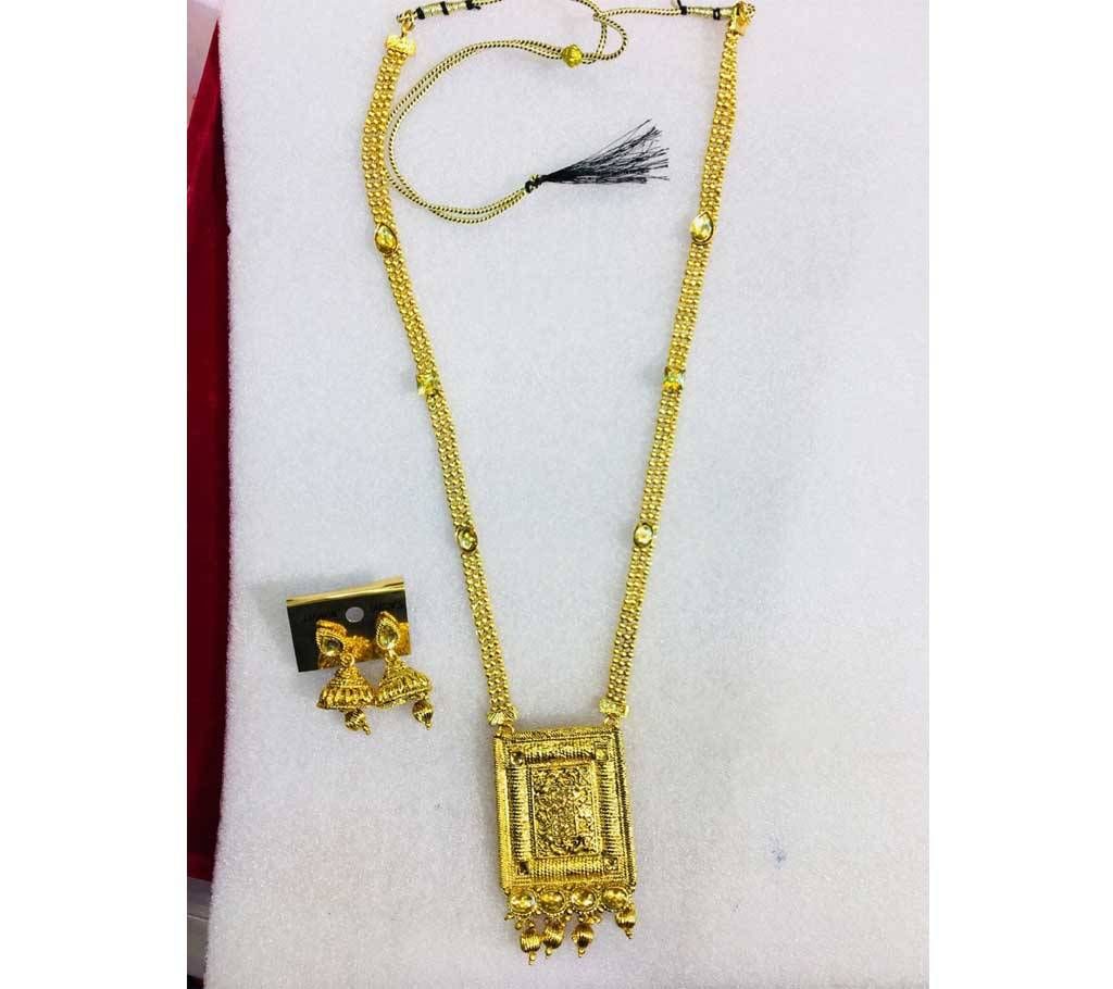 Indian Gold Plated pendant with Earrings 