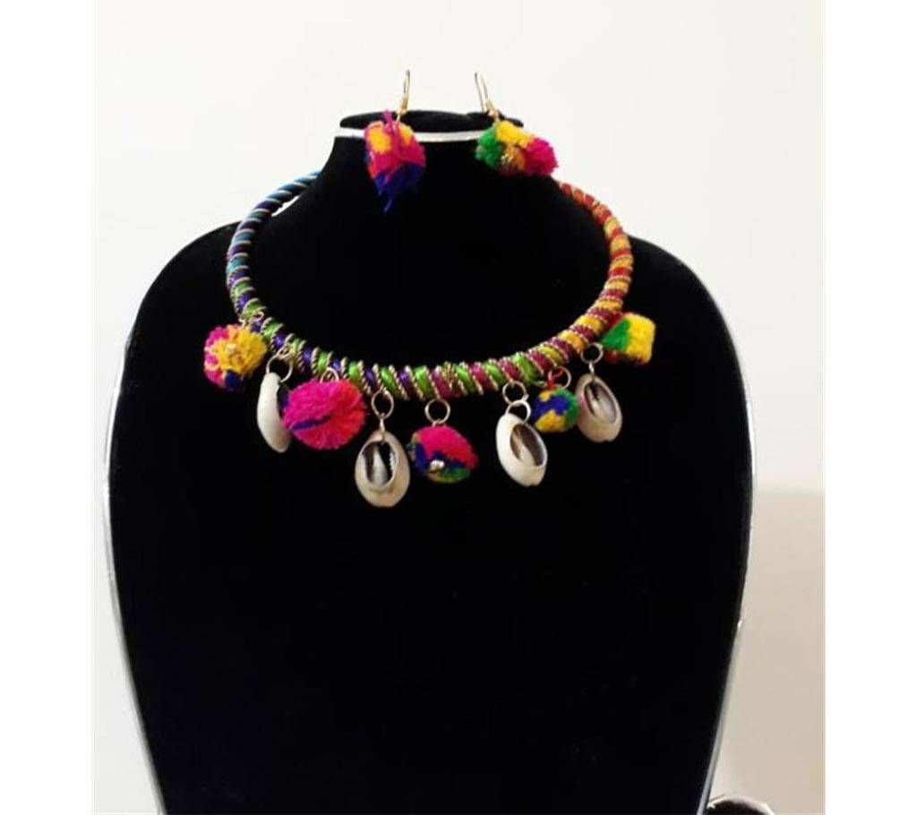 pompom necklace 
