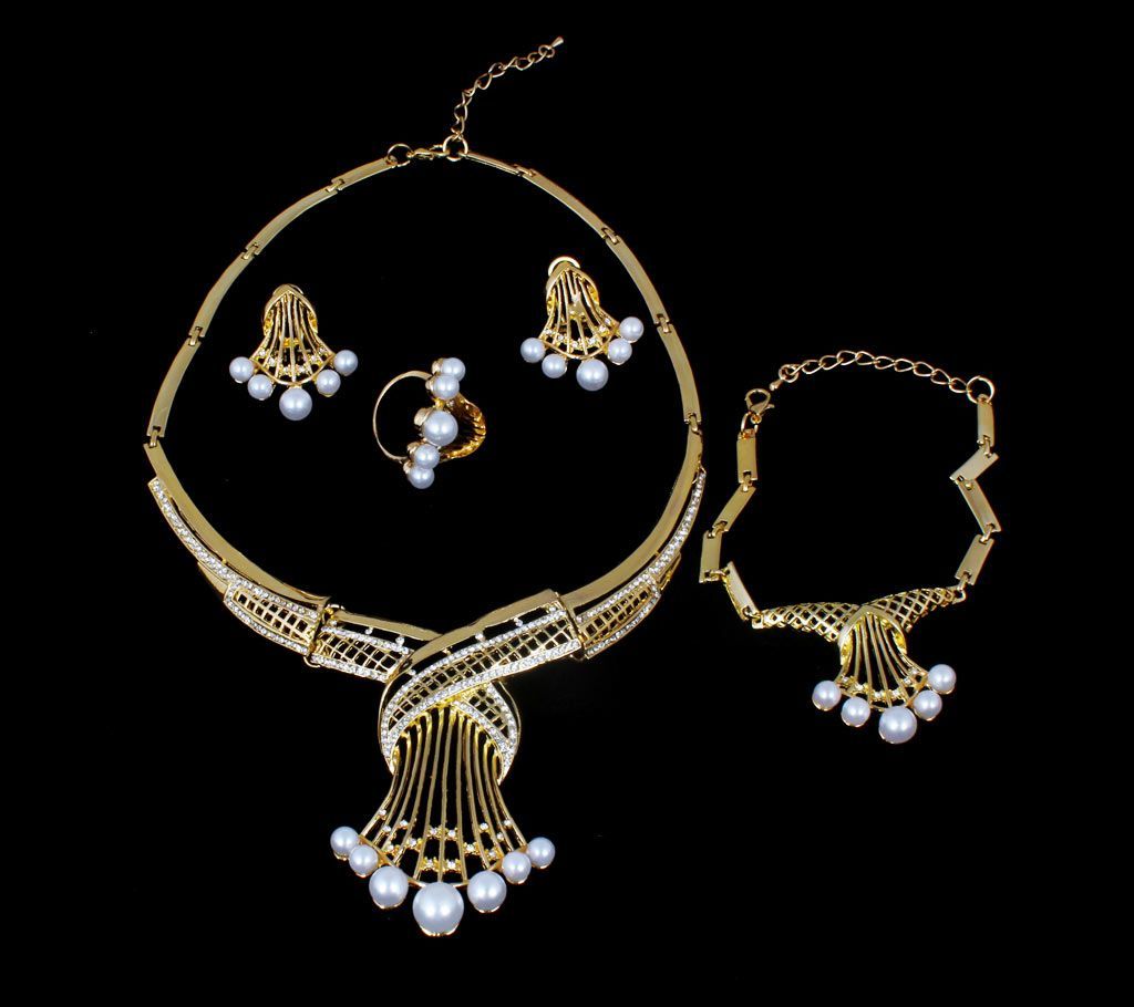 Artificial pearl & stone setting metal jewellery set