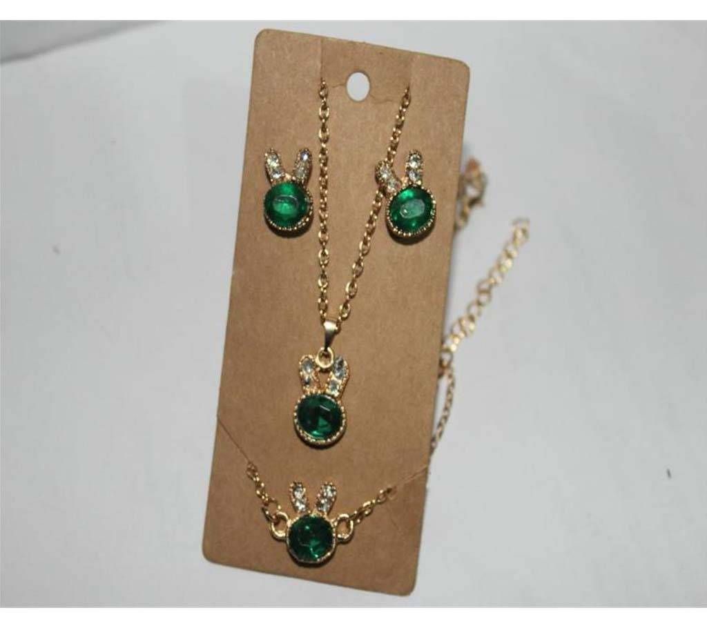 Zinc Alloy Stone Crafted Pendant Set