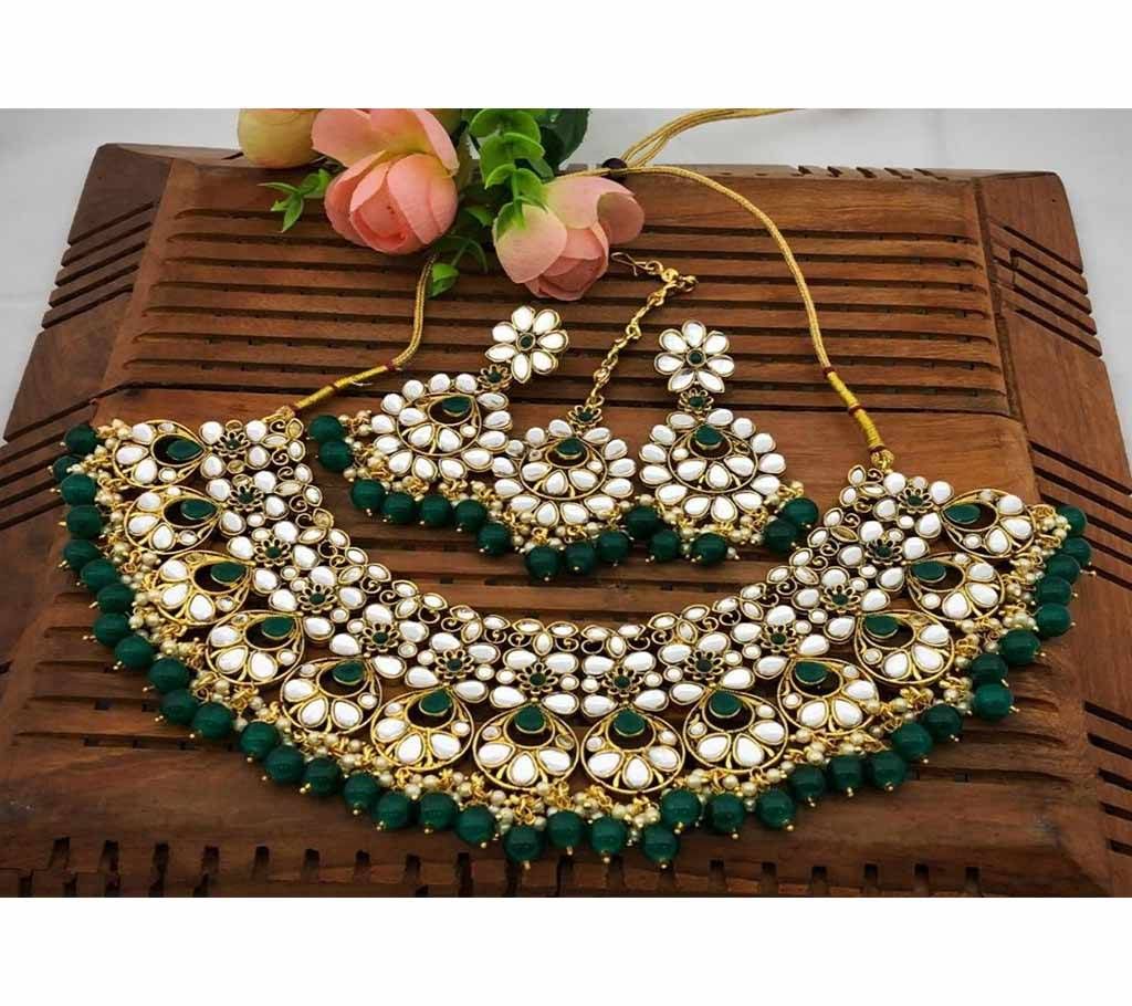 Dabbi Kundan Choker Set 02 Yellow Silver with Dark Green Muktas