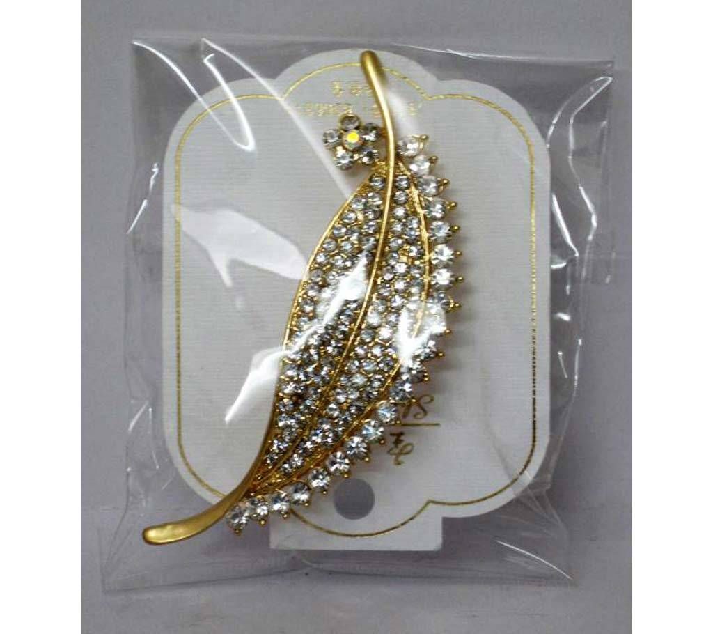 White stone setting brooch