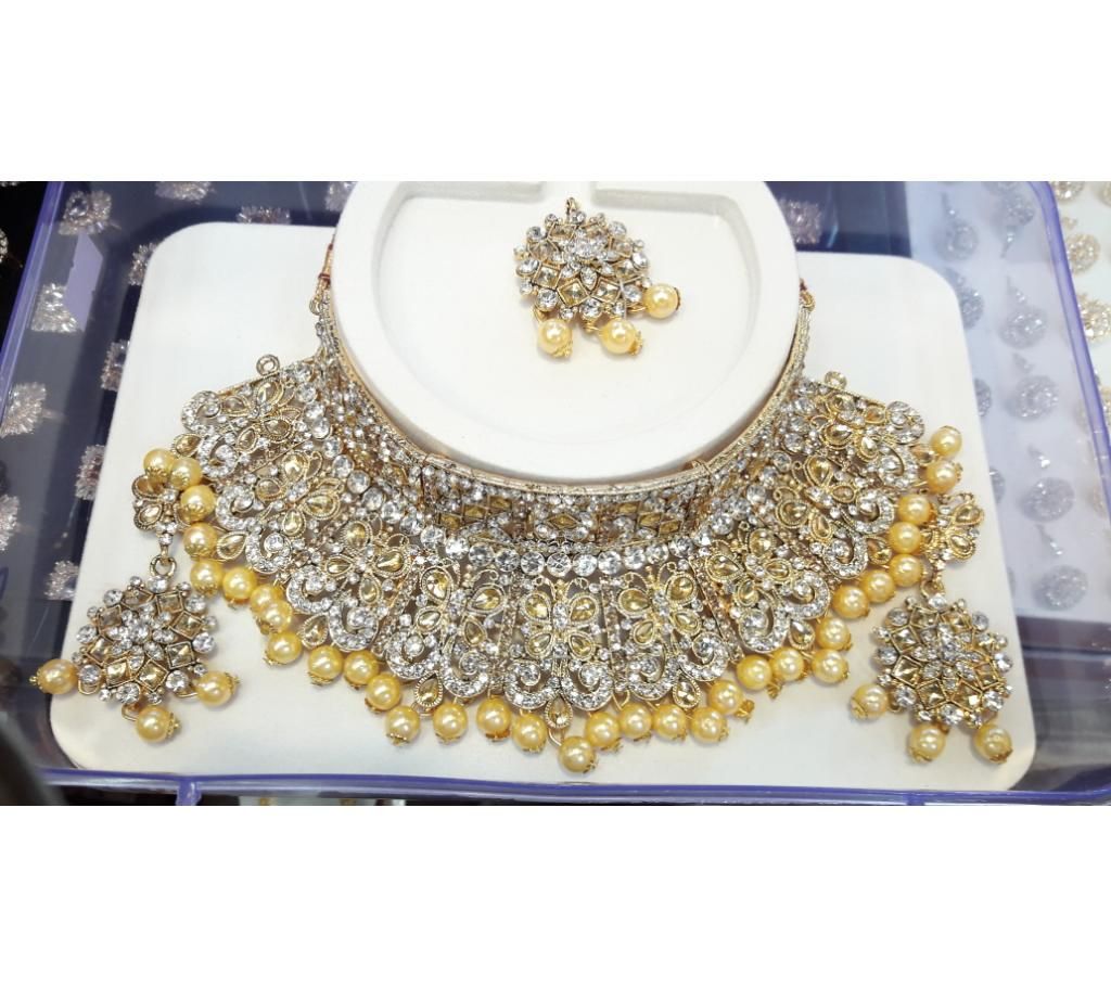 gold plate stone set.