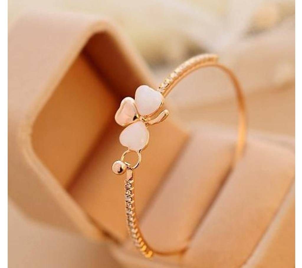Chia Fashion Crystal Flower Gold Plated Charm Cuff Bracelet (by Pink Point - CHIA57)