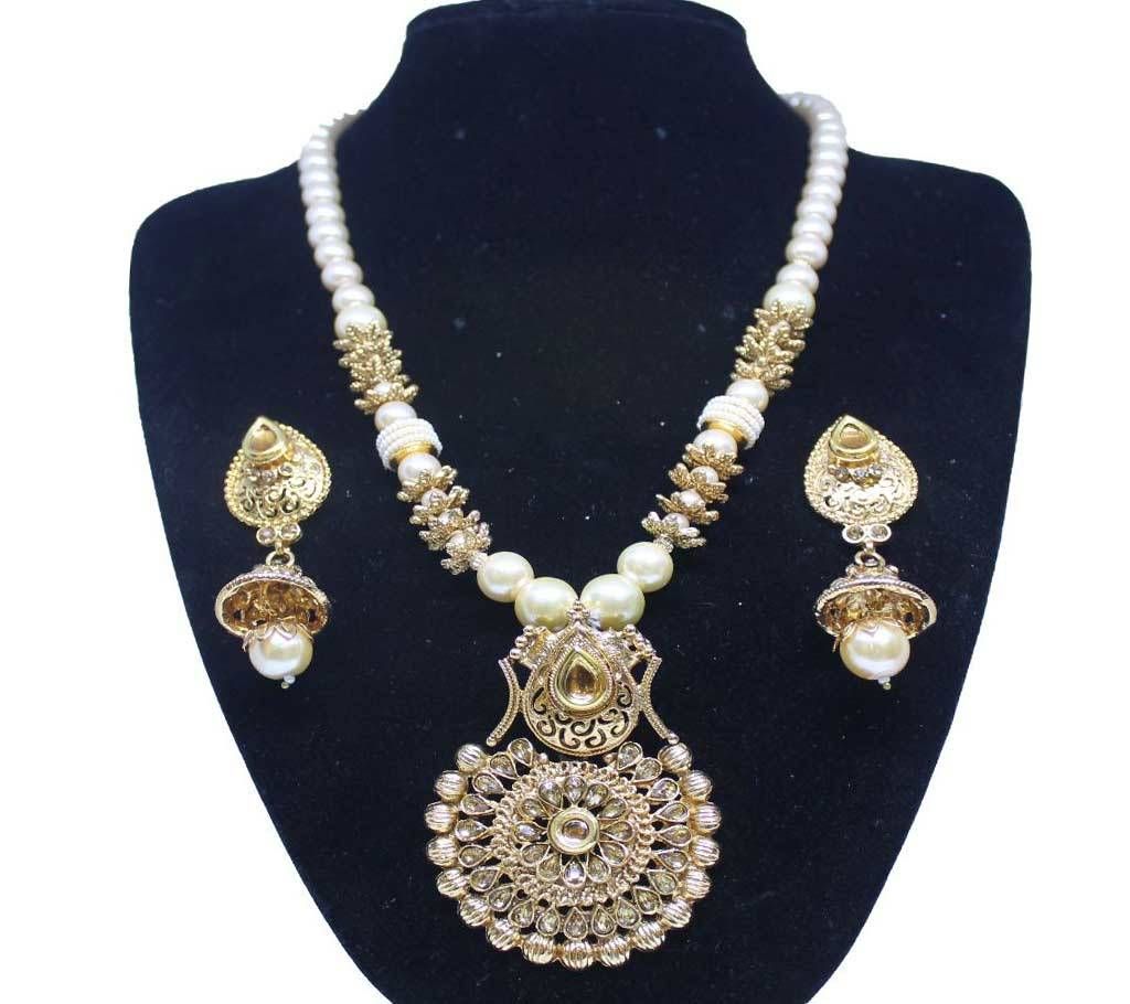 Ladies Pendant Set and Earrings