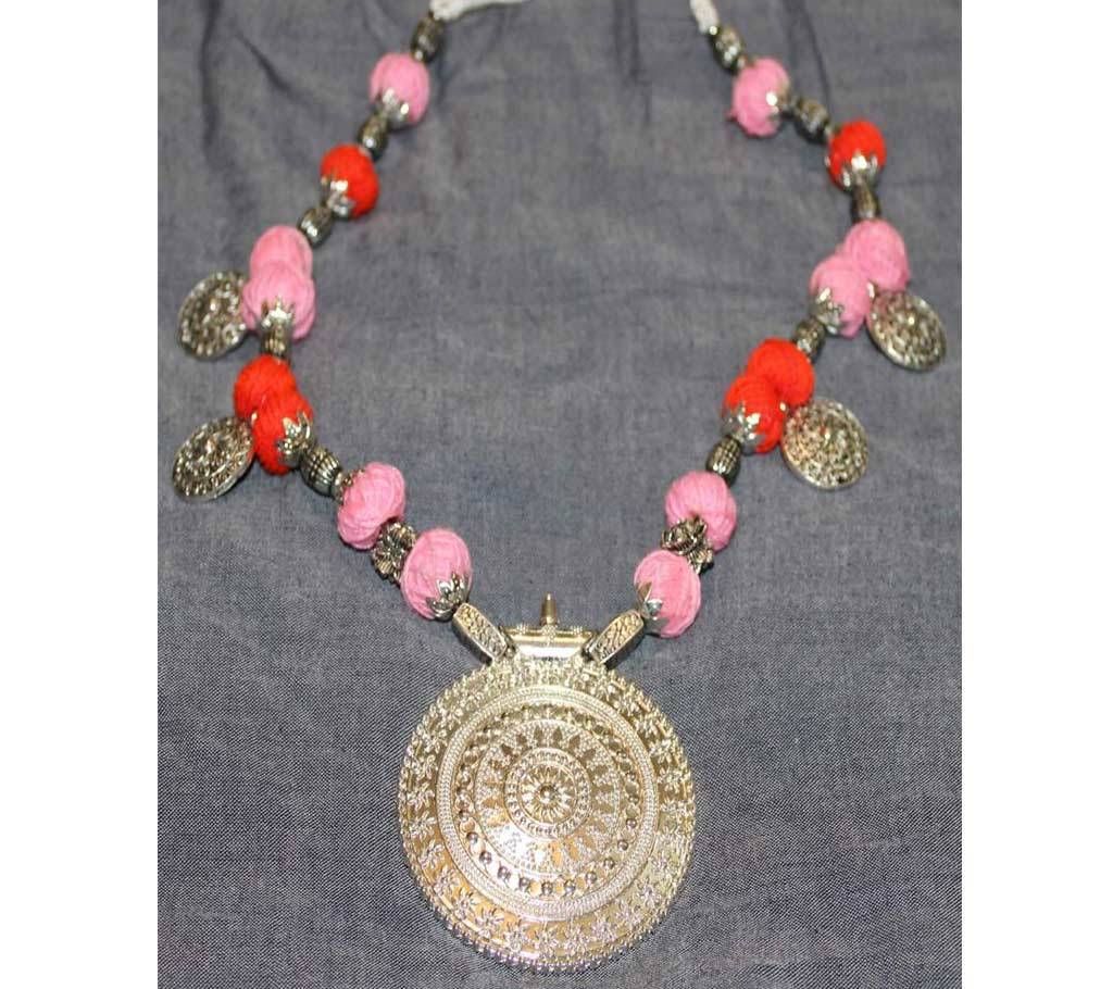 metal and beads Necklace