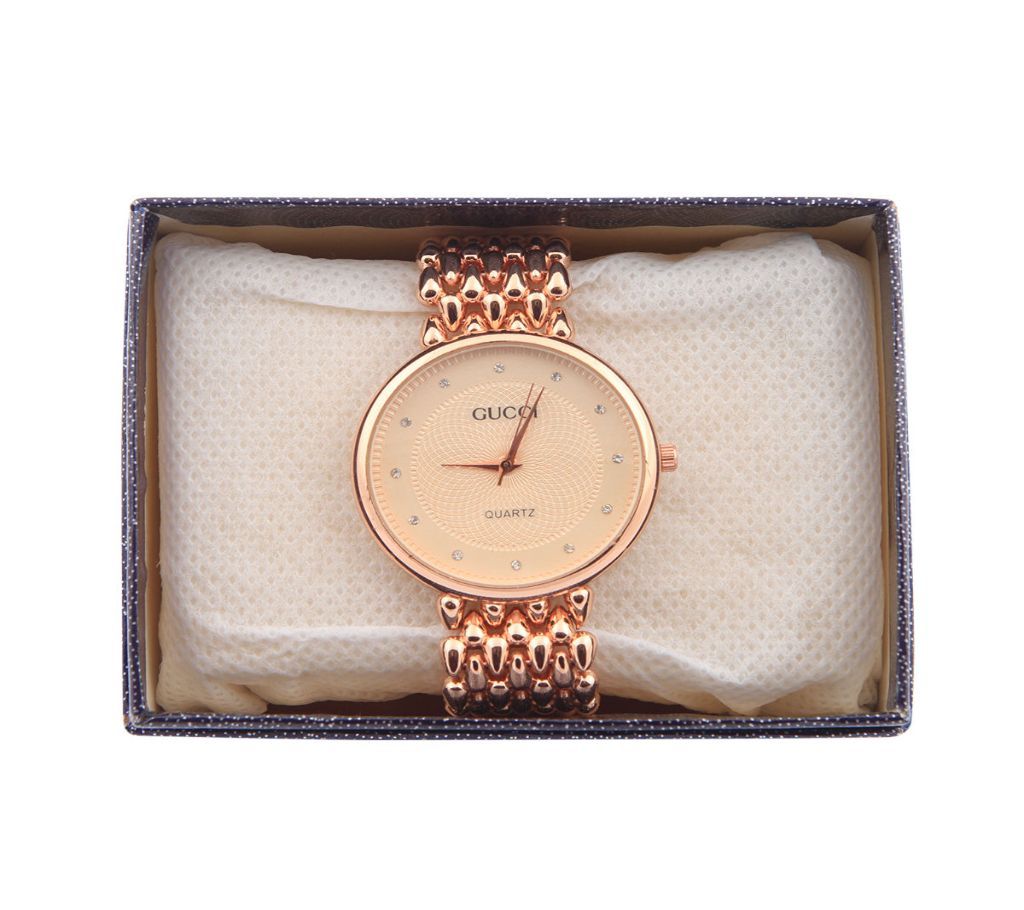 Gucci Stylish Fashion Bracelet Waterproof Watch Gold Colour Strap Dashing Looks Casual Luxury Use Watch For Women