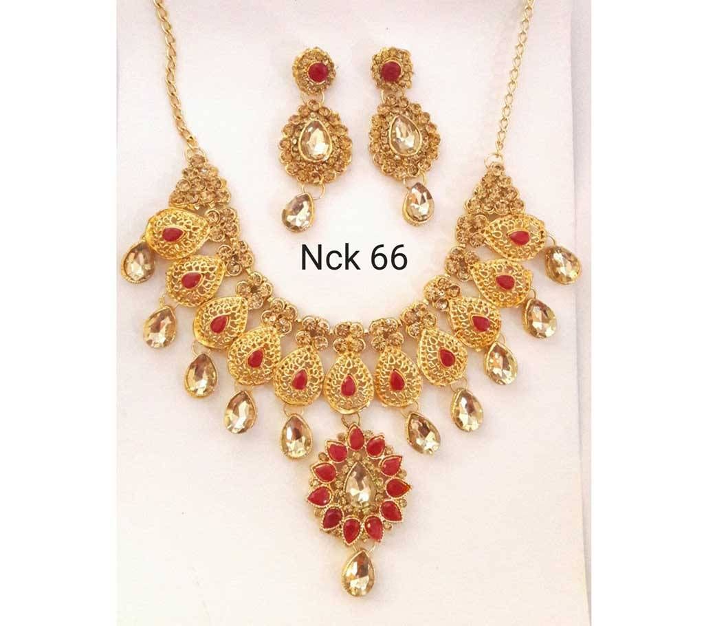 Trendy necklace earrings set