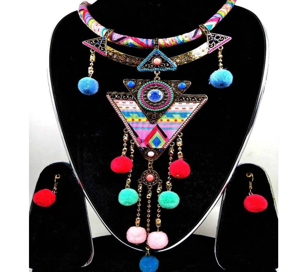 POM POM SETTING Necklace 