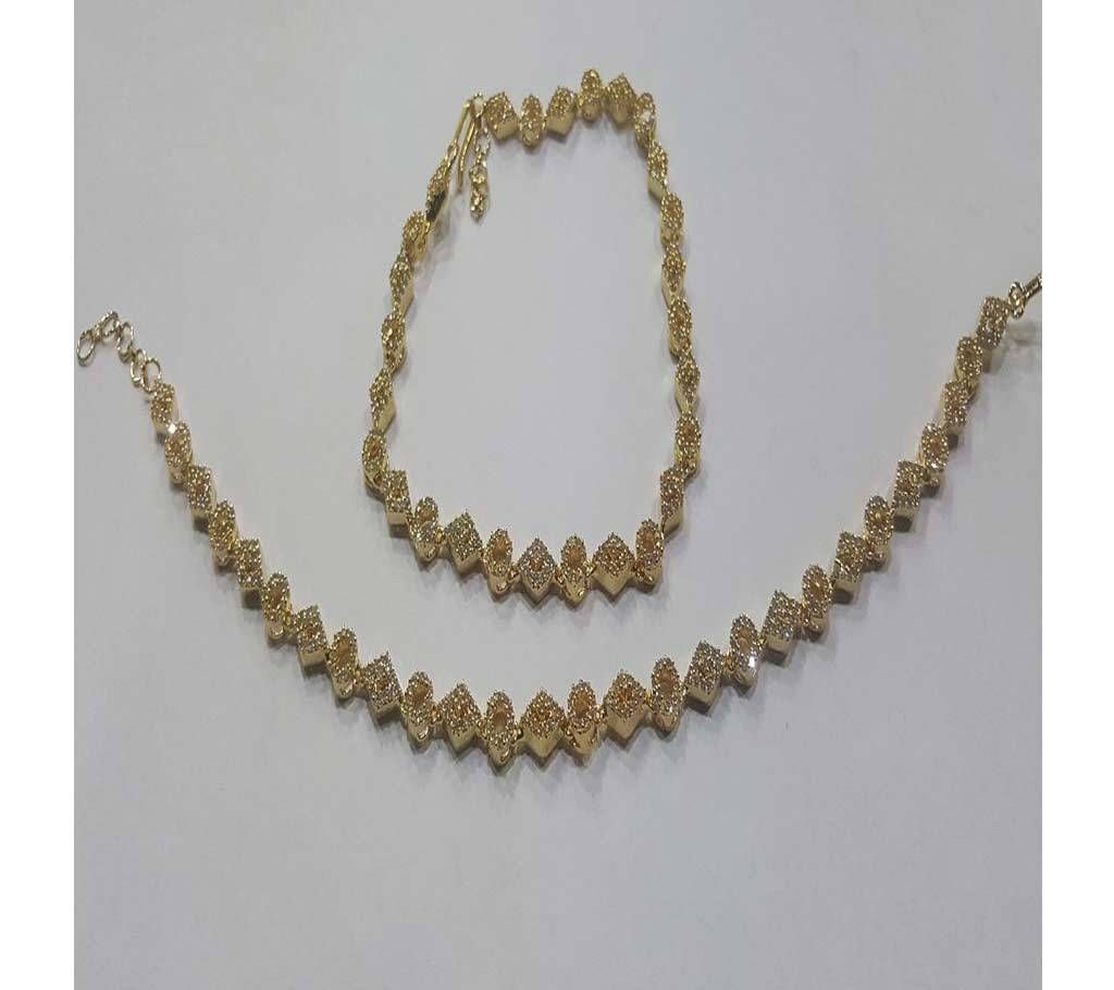Diamond Cut White Stone Paille