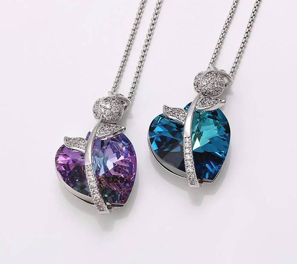 Crystal stone setting pendant 