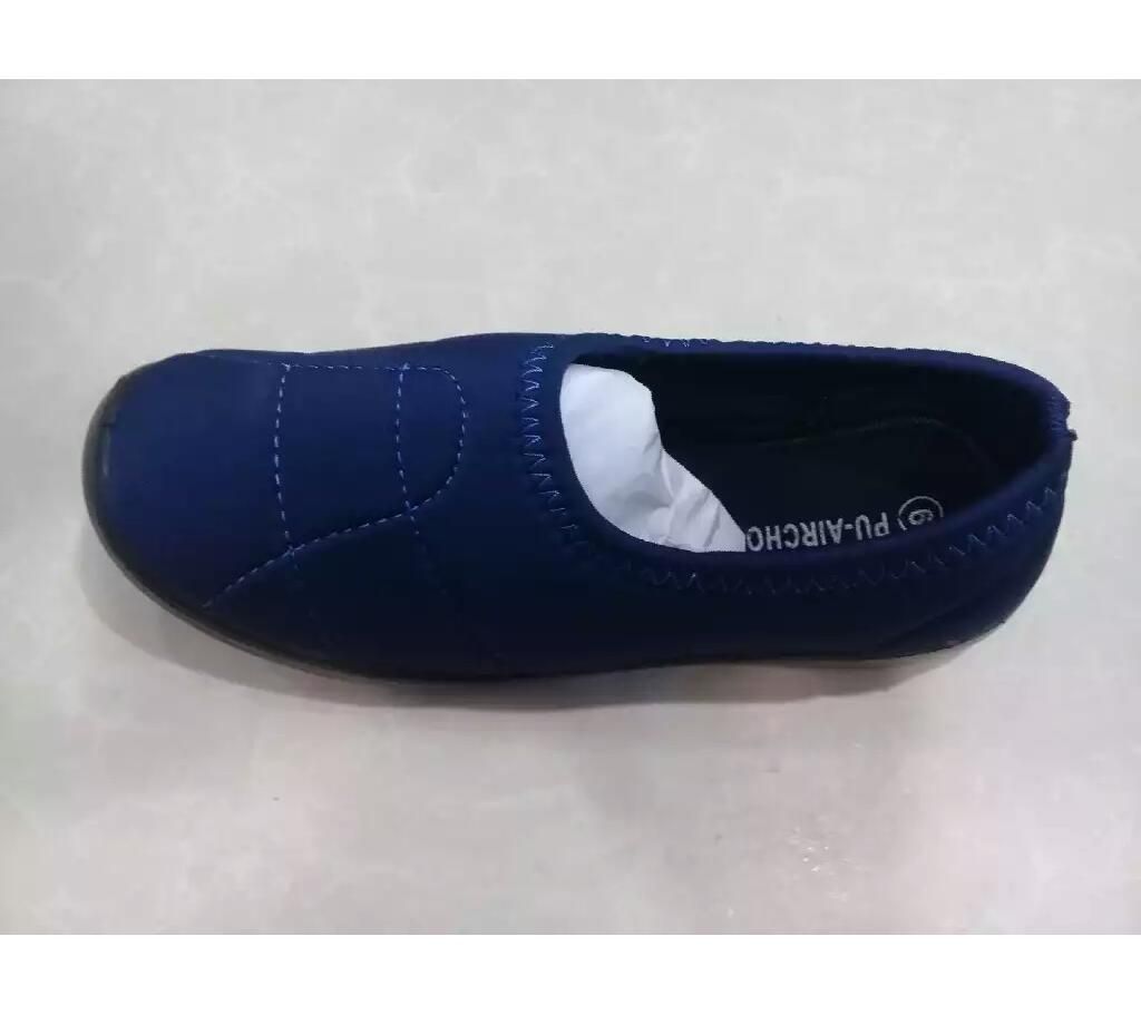 Pumpy Walking Shoes