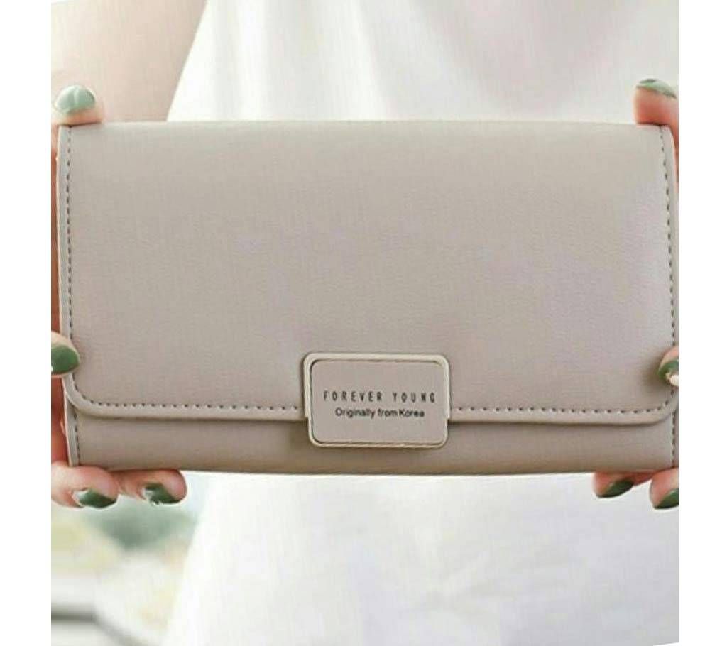 Ladies wallet pursue