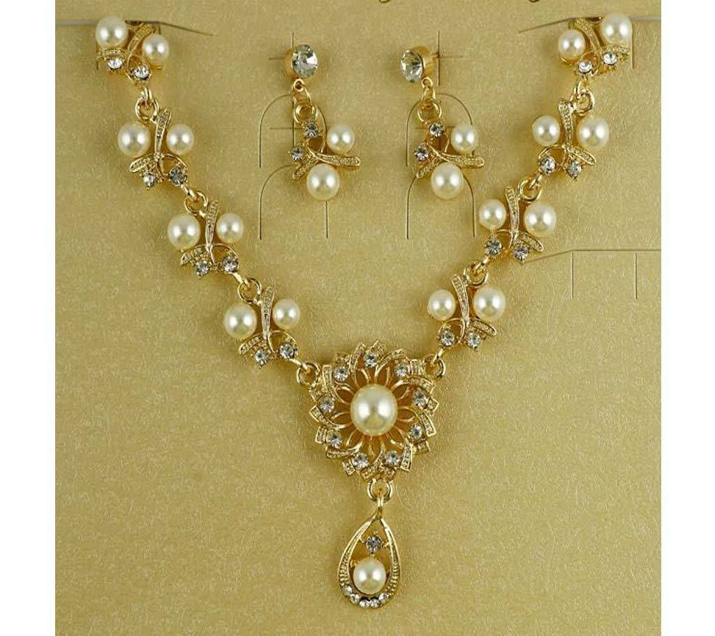 Artificial Pearl setting necklace with matching yar ring