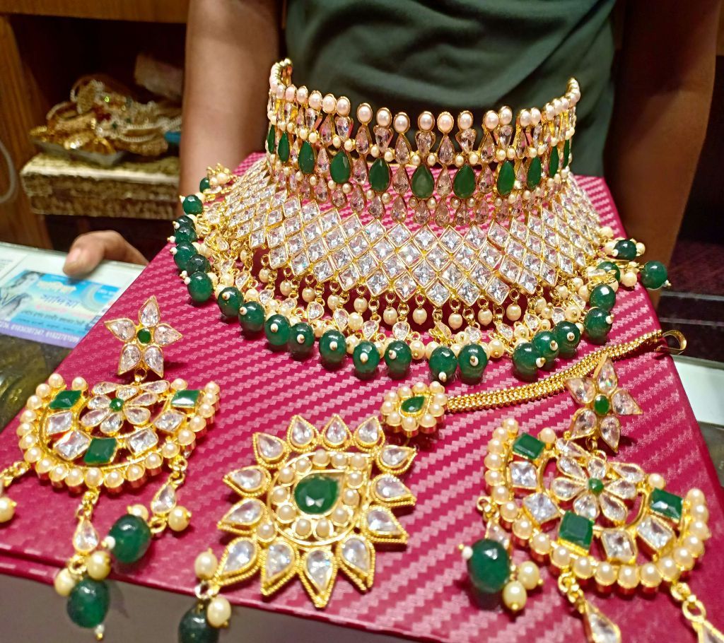 gold plated chok jewelry set